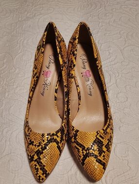 Penny Loves Kenny Yellow Snake-Print Pointed Toe Heels